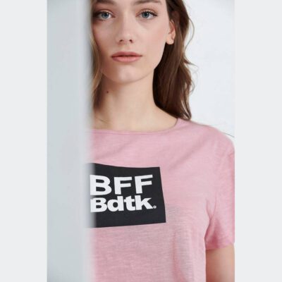 BodyTalk Γυναικείο cropped t-shirt "Bestie"