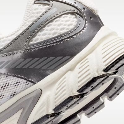 Nike V5 Rnr Sneakers